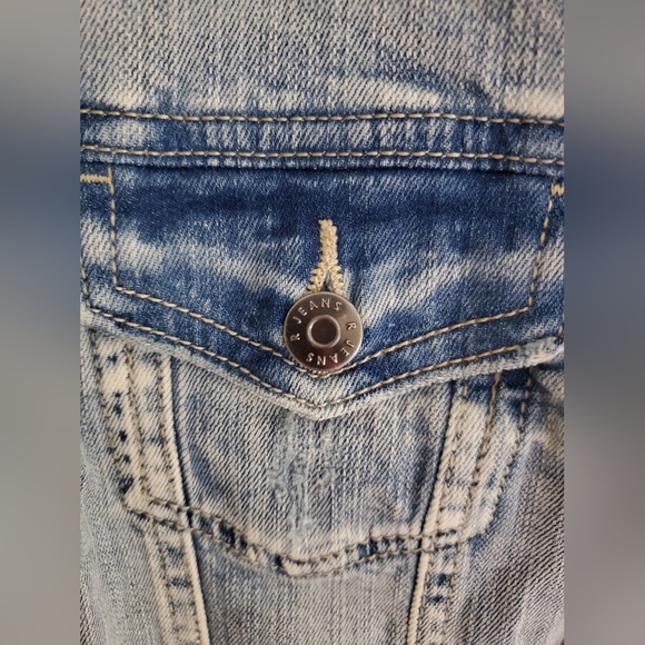 CLEARANCE: BNWT Distressed Jean Jacket - Picture 4 of 4